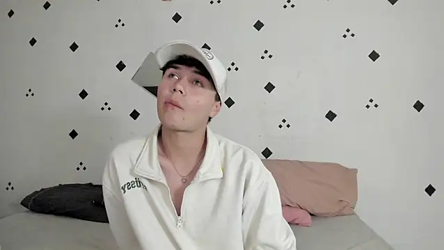 crushnier1 online show from October 23, 2025, 5:55 pm