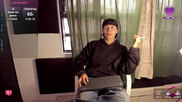 crushnier1 online show from October 25, 2025, 5:08 pm