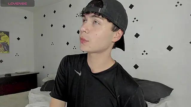 crushnier1 online show from November 4, 2025, 5:56 pm