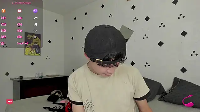 crushnier1 online show from November 5, 2025, 5:57 pm