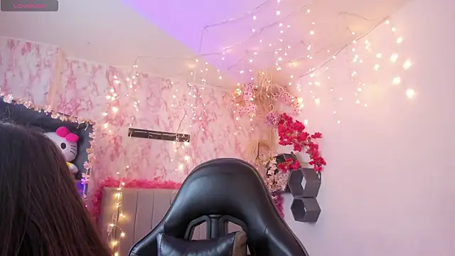 Scarlett21   online show from April 30, 2026, 8:37 pm