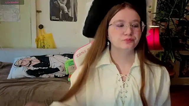 Snapshot of Sienna-Cow chatting on September 23, 2025, 11:02 am Sienna-Cow online show from September 23, 2025, 11:02 am