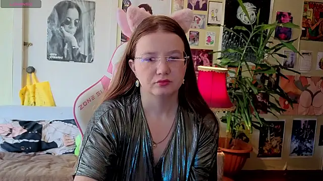 Snapshot of Sienna-Cow chatting on September 24, 2025, 11:02 am Sienna-Cow online show from September 24, 2025, 11:02 am