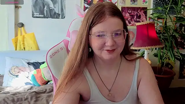 Snapshot of Sienna-Cow chatting on September 28, 2025, 11:37 am Sienna-Cow online show from September 28, 2025, 11:37 am