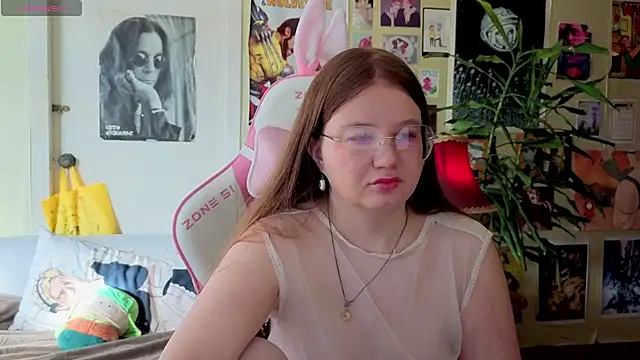 Snapshot of Sienna-Cow chatting on September 30, 2025, 11:37 am Sienna-Cow online show from September 30, 2025, 11:37 am