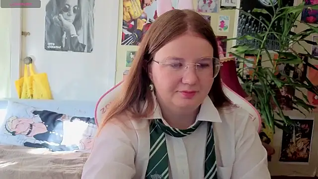 Snapshot of Sienna-Cow chatting on October 1, 2025, 11:49 am Sienna-Cow online show from October 1, 2025, 11:49 am