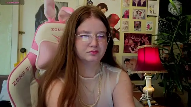 Snapshot of Sienna-Cow chatting on October 10, 2025, 11:53 am Sienna-Cow online show from October 10, 2025, 11:53 am