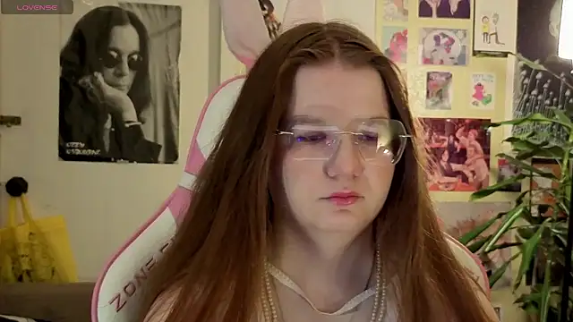 Snapshot of Sienna-Cow chatting on October 25, 2025, 1:07 pm Sienna-Cow online show from October 25, 2025, 1:07 pm