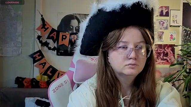 Snapshot of Sienna-Cow chatting on October 28, 2025, 10:52 am Sienna-Cow online show from October 28, 2025, 10:52 am