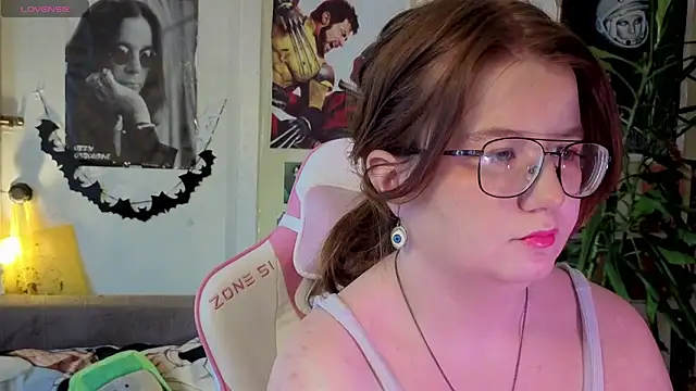 Snapshot of Sienna-Cow chatting on November 26, 2025, 9:10 am Sienna-Cow online show from November 26, 2025, 9:10 am