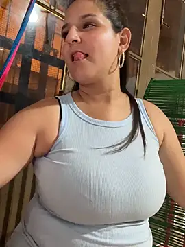 Snapshot of Alina0 chatting on October 5, 2025, 7:23 pm Alina0 online show from October 5, 2025, 7:23 pm