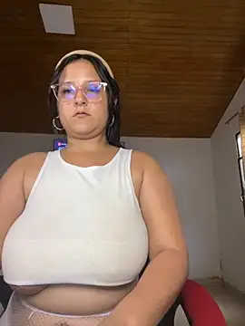 Snapshot of Alina0 chatting on October 19, 2025, 7:14 pm Alina0 online show from October 19, 2025, 7:14 pm