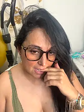 Snapshot of hotadhara01 chatting on October 17, 2025, 4:15 am hotadhara01 online show from October 17, 2025, 4:15 am