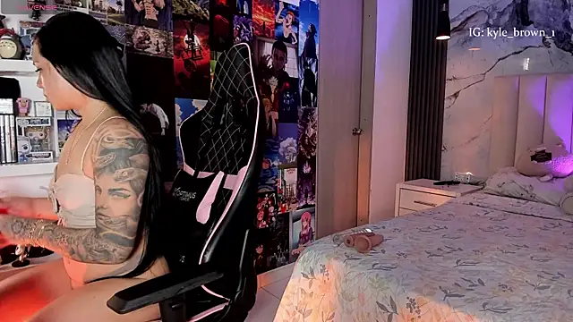 Snapshot of soy_kylebrown chatting on November 2, 2025, 4:20 pm soy kylebrown online show from November 2, 2025, 4:20 pm