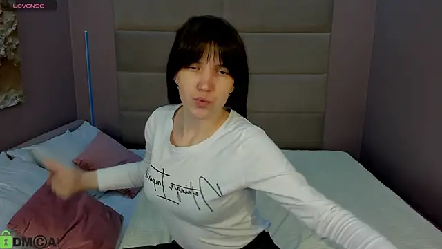 Snapshot of MalvinaDream chatting on April 22, 2026, 1:19 am MalvinaDream online show from April 22, 2026, 1:19 am