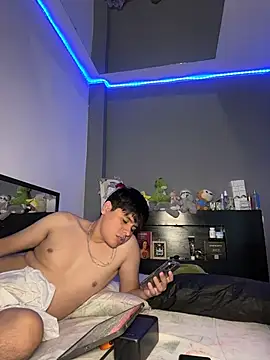 Snapshot of Kailertwink chatting on July 13, 2026, 5:32 am Kailertwink online show from July 13, 2026, 5:32 am