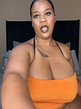 THICKBUNNYCHICKxxx online show from June 26, 2026, 7:40 pm