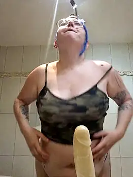 Snapshot of lablonde2025 chatting on May 11, 2026, 6:27 pm lablonde2025 online show from May 11, 2026, 6:27 pm