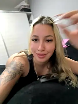 miagarcia250 online show from November 4, 2025, 4:39 pm