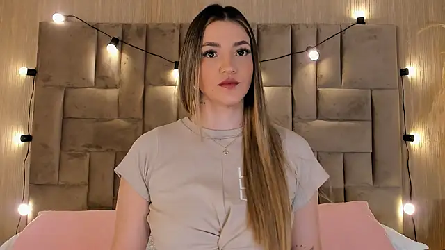 Snapshot of ClaradelMar chatting on October 5, 2025, 10:46 am ClaradelMar online show from October 5, 2025, 10:46 am