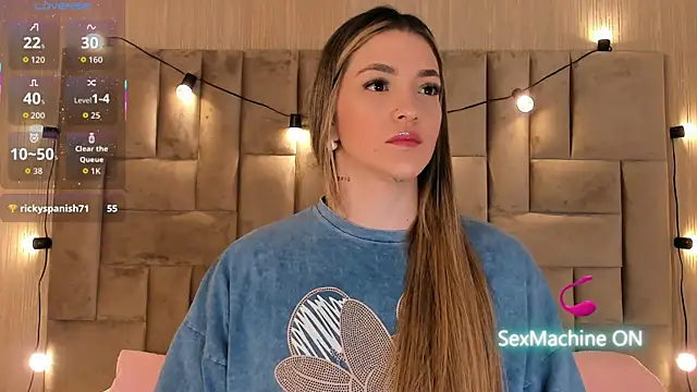 Snapshot of ClaradelMar chatting on October 7, 2025, 10:56 am ClaradelMar online show from October 7, 2025, 10:56 am