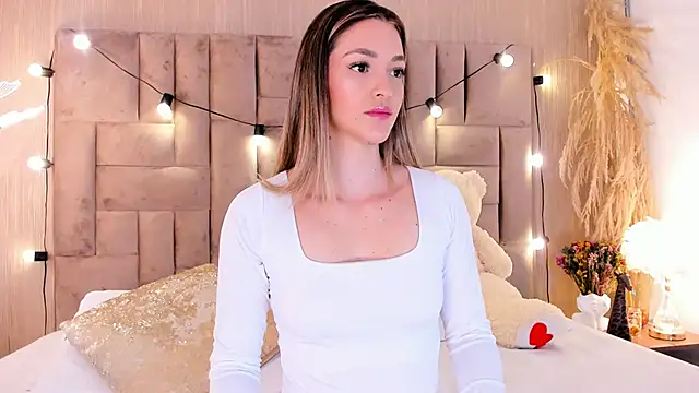 ClaradelMar online show from March 28, 2026, 10:04 am