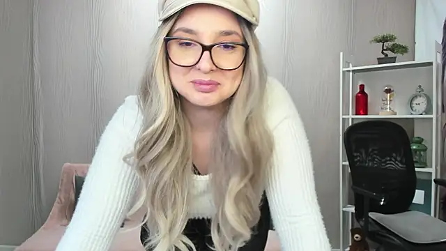 Snapshot of JaquelinLaurent chatting on February 9, 2026, 7:07 pm JaquelinLaurent online show from February 9, 2026, 7:07 pm