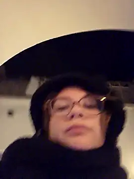 Snapshot of MaeNoir chatting on October 13, 2025, 9:04 pm MaeNoir online show from October 13, 2025, 9:04 pm