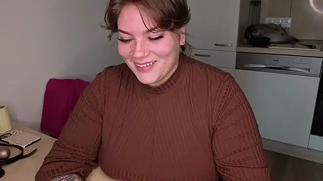 Snapshot of MaeNoir chatting on October 22, 2025, 2:17 pm MaeNoir online show from October 22, 2025, 2:17 pm