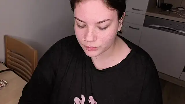 Snapshot of MaeNoir chatting on November 7, 2025, 9:59 pm MaeNoir online show from November 7, 2025, 9:59 pm