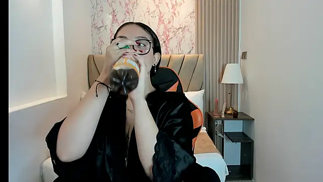 Snapshot of Yuna__Min chatting on September 25, 2025, 6:11 pm Yuna Min online show from September 25, 2025, 6:11 pm