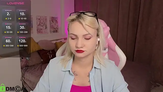 Snapshot of Cameronlovely_ chatting on October 25, 2025, 8:03 pm Cameronlovely online show from October 25, 2025, 8:03 pm