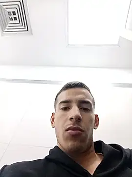 Snapshot of Jose20moro chatting on November 29, 2025, 3:37 pm Jose20moro online show from November 29, 2025, 3:37 pm