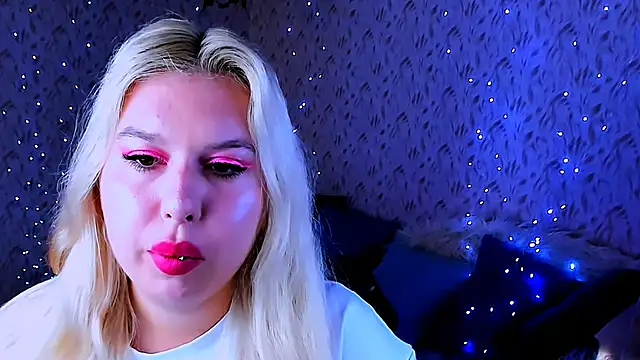 ChloeRicc online show from October 7, 2025, 8:22 am