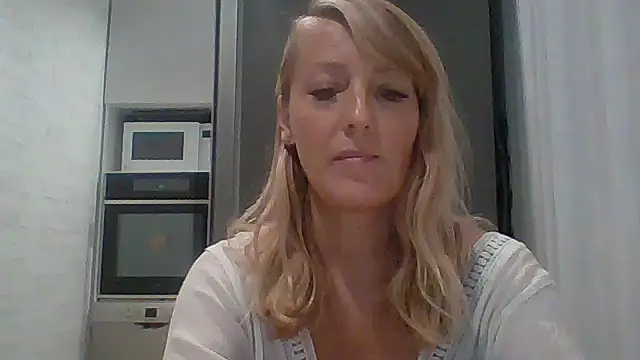 Vexxaa online show from October 4, 2025, 4:16 pm