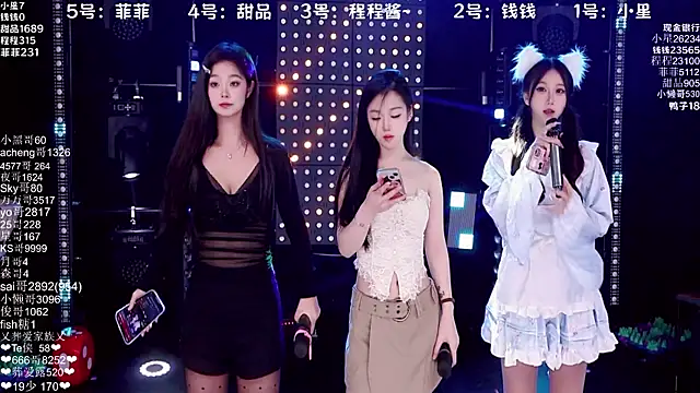 Snapshot of ZZ00033S chatting on November 16, 2025, 8:20 am ZZ00033S online show from November 16, 2025, 8:20 am