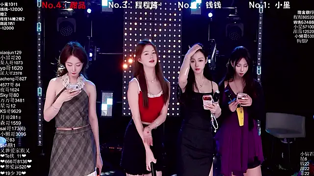 Snapshot of ZZ00033S chatting on December 17, 2025, 8:09 am ZZ00033S online show from December 17, 2025, 8:09 am