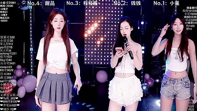 Snapshot of ZZ00033S chatting on December 22, 2025, 8:11 am ZZ00033S online show from December 22, 2025, 8:11 am