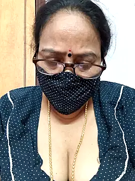 Snapshot of heera-rani chatting on September 28, 2025, 2:22 pm heera-rani online show from September 28, 2025, 2:22 pm