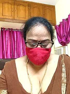 Snapshot of heera-rani chatting on October 12, 2025, 7:07 am heera-rani online show from October 12, 2025, 7:07 am