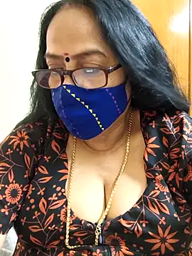 Snapshot of heera-rani chatting on November 3, 2025, 6:58 am heera-rani online show from November 3, 2025, 6:58 am