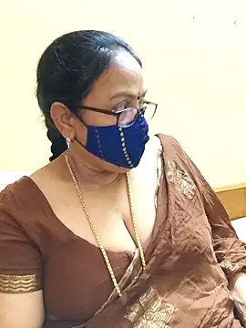 Snapshot of heera-rani chatting on November 4, 2025, 5:17 am heera-rani online show from November 4, 2025, 5:17 am