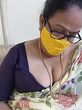 Snapshot of heera-rani chatting on July 7, 2026, 6:47 am heera-rani online show from July 7, 2026, 6:47 am