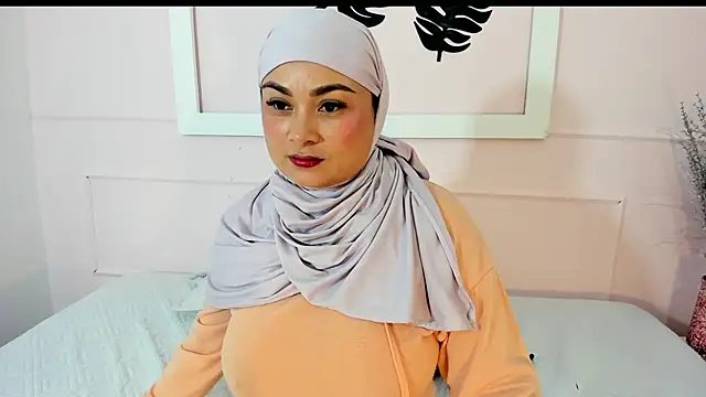 azaharaaa  online show from September 23, 2025, 11:35 am