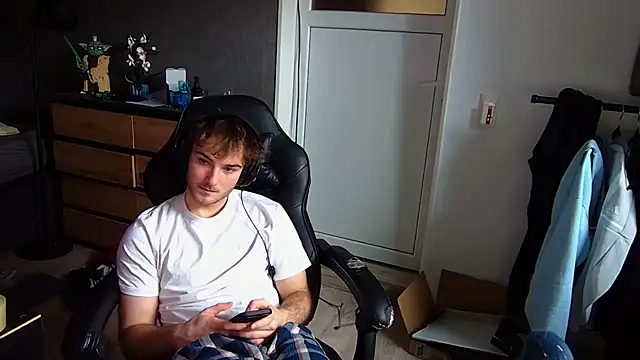 Snapshot of Rudi2007Eye chatting on February 12, 2026, 9:37 am Rudi2007Eye online show from February 12, 2026, 9:37 am