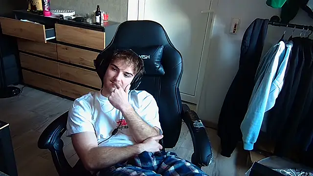 Snapshot of Rudi2007Eye chatting on February 20, 2026, 10:16 am Rudi2007Eye online show from February 20, 2026, 10:16 am