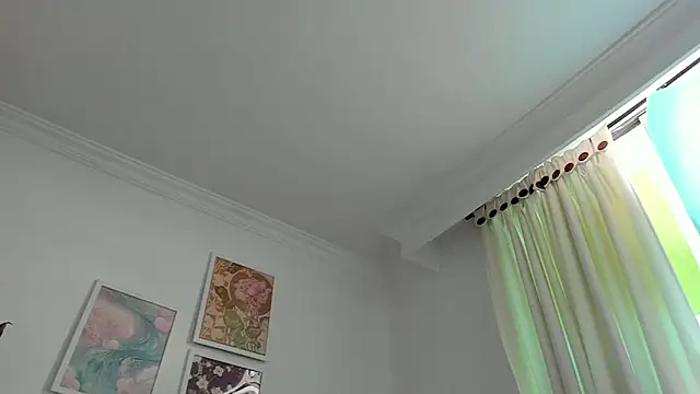 canelleGarces online show from April 12, 2026, 1:05 pm