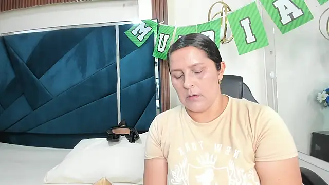 Snapshot of KikaDuque chatting on July 5, 2026, 6:59 pm KikaDuque online show from July 5, 2026, 6:59 pm