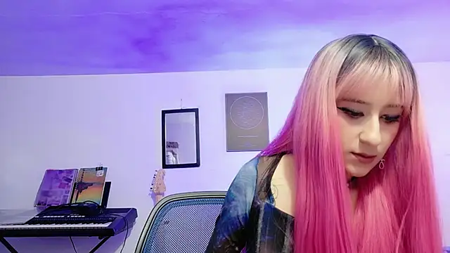 Snapshot of atenea_dragon__ chatting on February 1, 2026, 8:29 pm atenea dragon online show from February 1, 2026, 8:29 pm