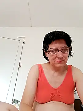 Vera Elle online show from November 26, 2025, 7:20 am